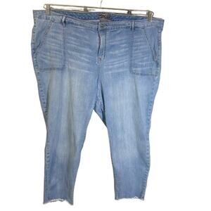 Torrid Crop Boyfriend Vintage Stretch Lightwash Denim Jeans Raw Hem Sz 30